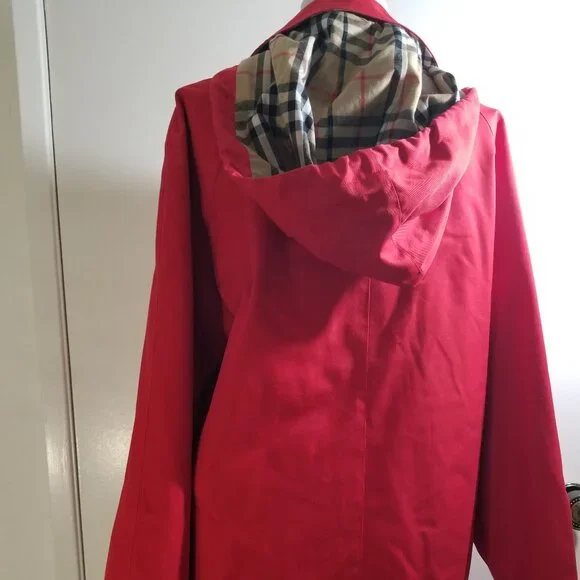 Burberry Coat with removable hood. Size M - Picture 5 of 16